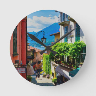 Gamla alley i Bellagio (sjö Como, Italien) Rund Klocka