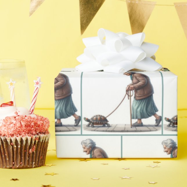 Gamla Dam Walking a Pet Turtle Presentpapper (Födelsedagsfest)