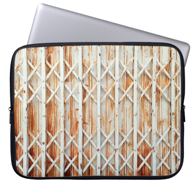 Gamla dörrpaneler i järn är tillförlitliga. abstra laptop fodral (Framsidan)