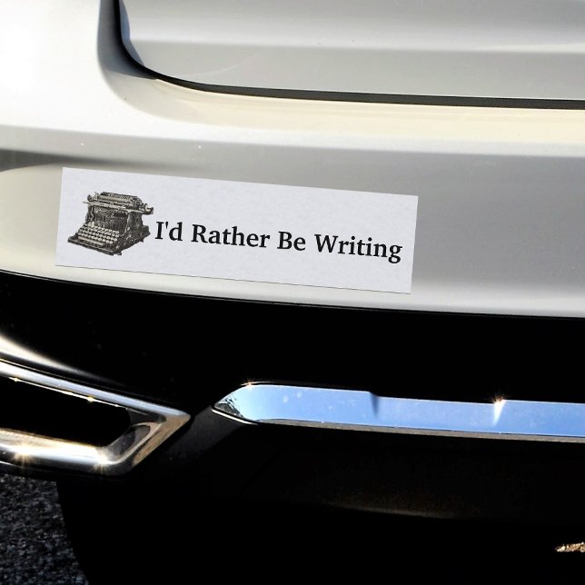 Gamla, fastiserade svarta skrivmaskiner för skrivp bildekal (Vintage Black manual typewriter on grey car bumper sticker I'd Rather Be Writing Text.)
