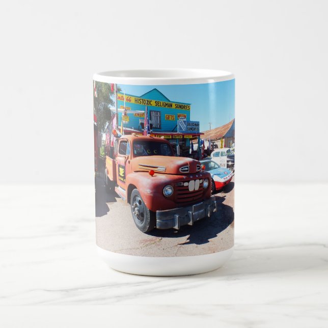 Gamla fordon vid Seligman, väg 66 Kaffemugg (Center)