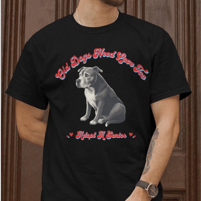 Gamla Hundar behöver Kärlek för att anta en högre  T Shirt (Skapare uppladdad)