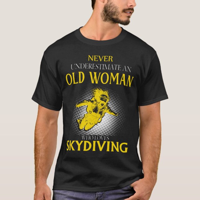 Gamla kvinnor som Kärlek SKYDIVING T Shirt (Framsida)