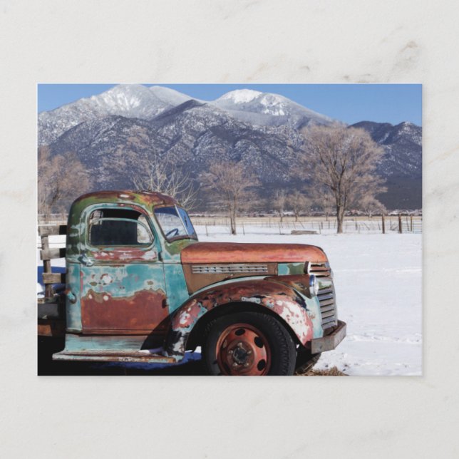 Gamla lastbil sitta i fält vykort (Framsida)