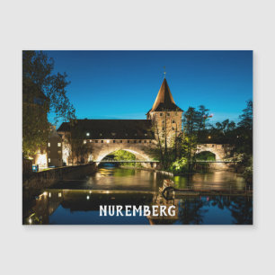 Gamla medeltida bron nattetid i Nürnberg