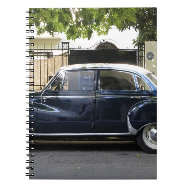 Gamla men mycket väl bevarade Audi-bilen. Anteckningsbok Med Spiral (Framsidan)