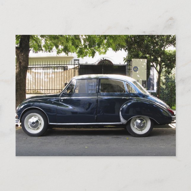 Gamla men mycket väl bevarade Audi-bilen. Vykort (Framsida)