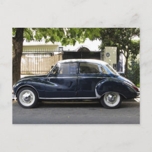 Gamla men mycket väl bevarade Audi-bilen. Vykort