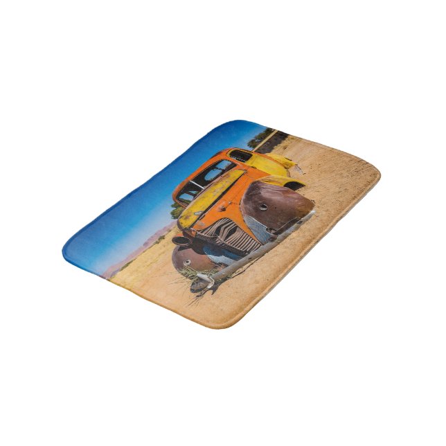 Gamla och övergivna bilar i Solitaire, Namibia Badrumsmatta (Vinklad)