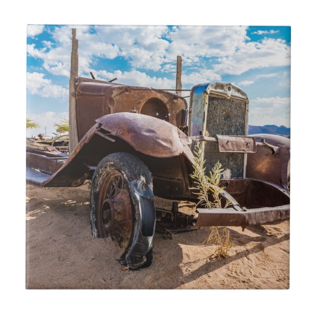 Gamla och övergivna bilar nr 3 i Solitaire, Namibi Kakelplatta (Framsidan)