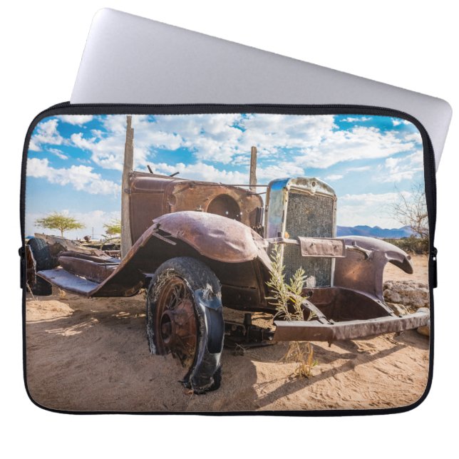 Gamla och övergivna bilar nr 3 i Solitaire, Namibi Laptop Fodral (Framsidan)