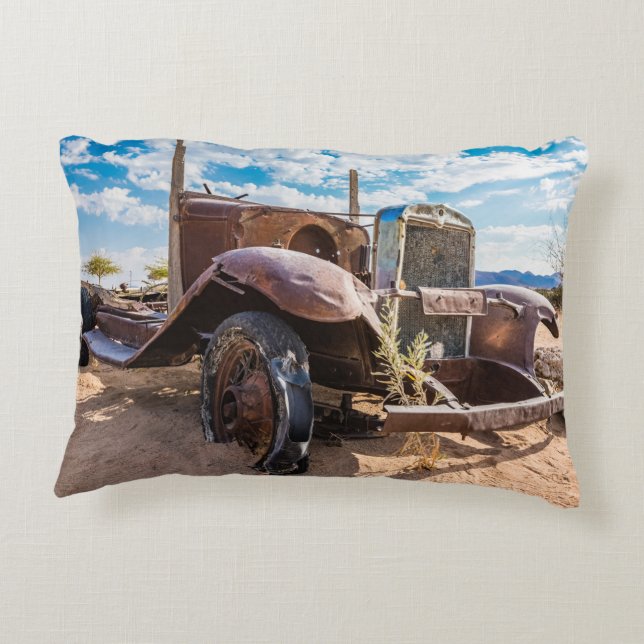 Gamla och övergivna bilar nr 3 i Solitaire, Namibi Prydnadskudde (Baksidan)