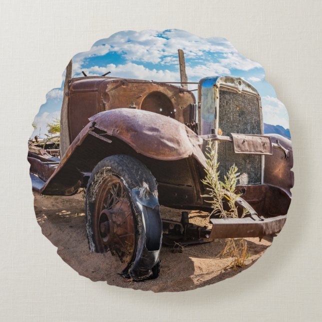 Gamla och övergivna bilar nr 3 i Solitaire, Namibi Rund Kudde (Framsidan)