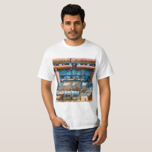 Gamla och rostiga Atlas Imperial diesel-motorer i T Shirt