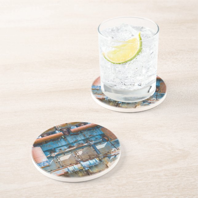 Gamla och rostiga Atlas Imperial diesel-motorer i  Underlägg (Sidan)