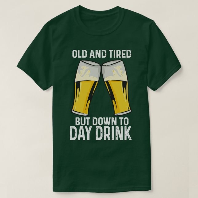 Gamla och trötta men drick ner till dagen t shirt (Design framsida)
