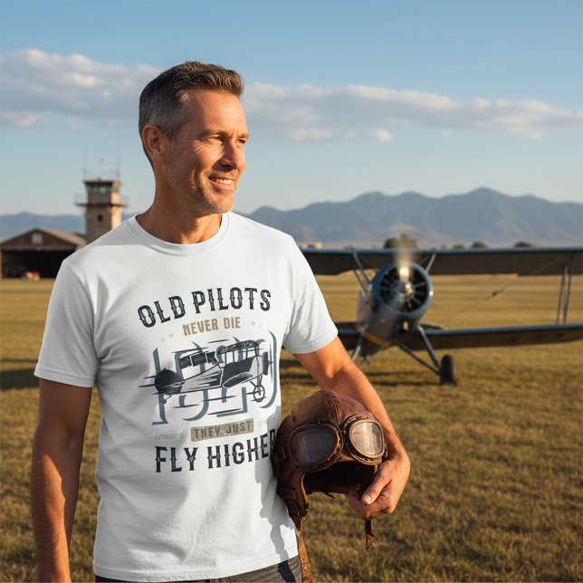 Gamla piloter dör aldrig i flygcitat för flygplan t shirt (Skapare uppladdad)