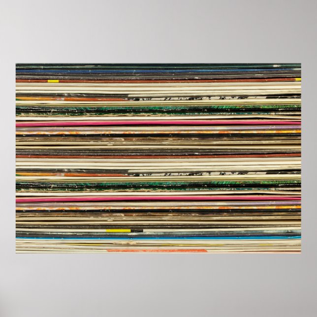 Gamla posterkartonger staplade i pilerecord, vi poster (Framsidan)