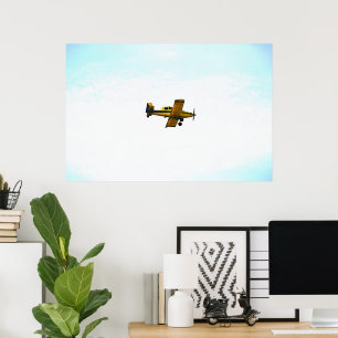Gamla Propeller Flygplan som flyger i Himlar Art P Poster