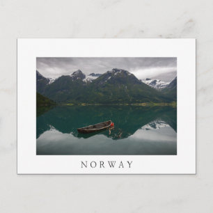 Gamla rowboat-berg i vitt vykort för Norge