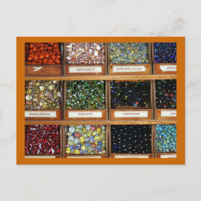 Gamla skulpturer i lådor vykort (Framsida)