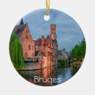 Gamla staden Belfry torn på natten i Brygge Julgransprydnad Keramik
