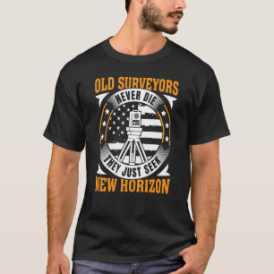 Gamla surveyor dör aldrig amerikanska Flagga T Shirt