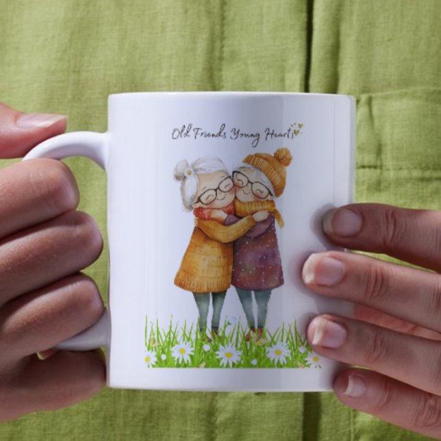 Gamla vänner, unga Hearts Speciella Bond Coffee Mu Kaffemugg (Celebrate the timeless bond of friendship with this beautiful coffee mug featuring two older women)