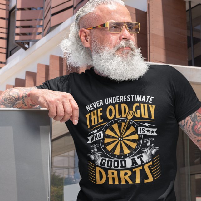 Gamle Guy Bra at Darts - Lusnyt Dart T Shirt (Skapare uppladdad)