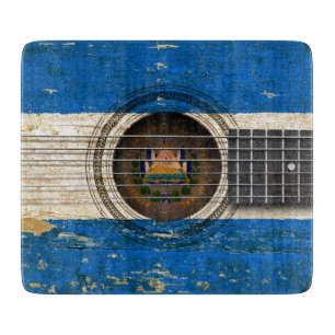 Gammal akustisk gitarr med den El Salvador flagga
