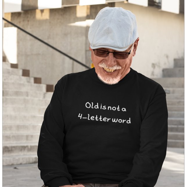 Gammal är ingen 4-brev Ord-vit text T Shirt (Skapare uppladdad)