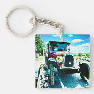 Gammal citronbil på en släpvagn i Frankrike