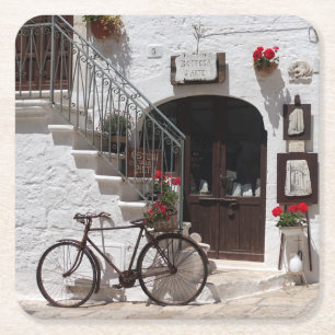 Gammal cykel och skyltfönster i Apulia Underlägg Papper Kvadrat
