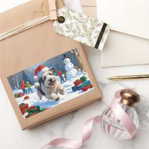 Gammal engelsk herdehund springer i snö julhatt rektangulärt klistermärke