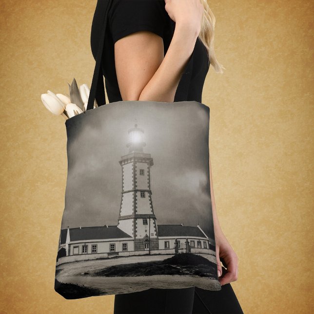 Gammal fyr på en stormig natt tygkasse (Old lighthouse on a storm night. tote bag)