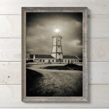 Gammal fyr på stormnatt