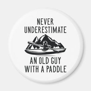Gammal kille med Paddle Magnet