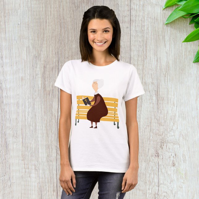 Gammal kvinna som läser Bibeln T Shirt (Skapare uppladdad)