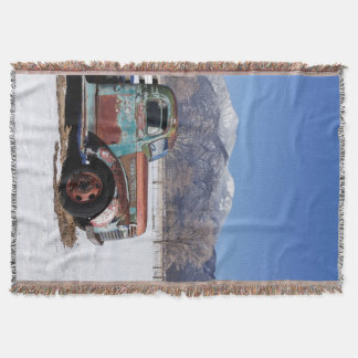 Gammal lastbilsitta i fält filt