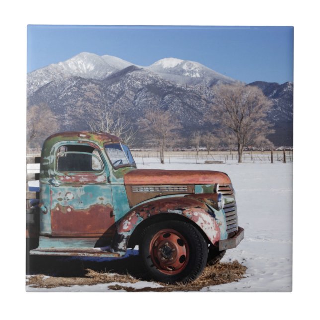 Gammal lastbilsitta i fält kakelplatta (Framsidan)