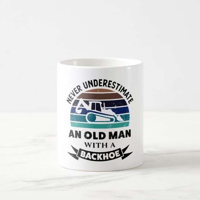 Gammal man med Backhoe Funny Excavator Gift Pappor Kaffemugg (Center)