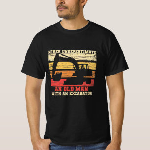 Gammal man med en grävare t shirt