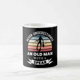 Gammal man med en högtalarfin högtalarfiskegåva kaffemugg