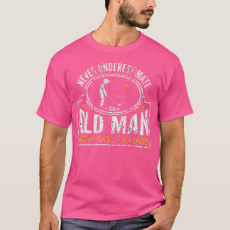 Gammal man med Golf-Klubbar T Shirt