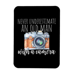 Gammal man med kamera magnet