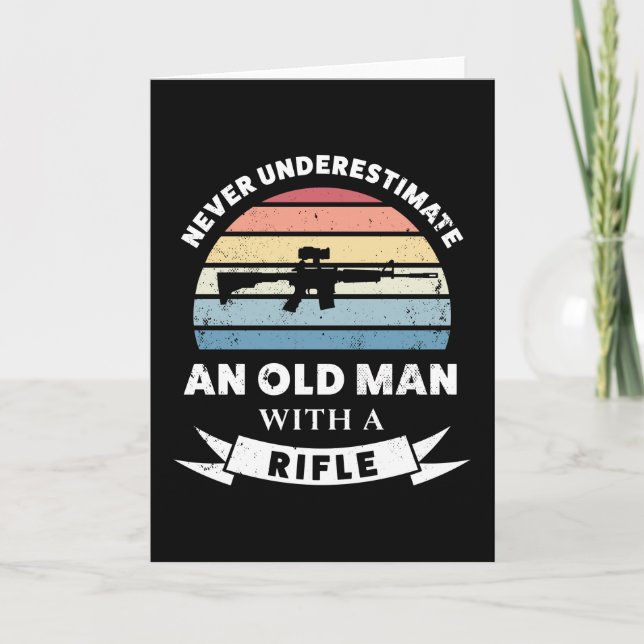Gammal man med Rifle Funny Gun Gift Pappa Kort (Framsida)