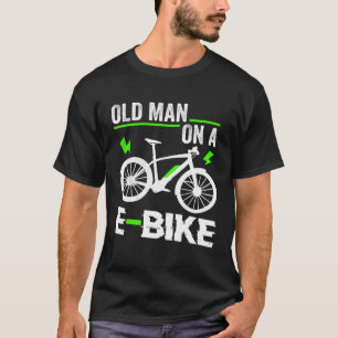 Gammal man på en E Bike Electronic Bicycle Sports T Shirt
