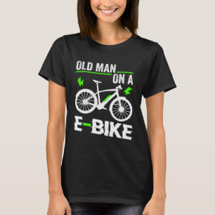 Gammal man på en E Bike Electronic Bicycle Sports T Shirt