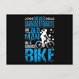 Gammal man på en gravel Bike Vykort