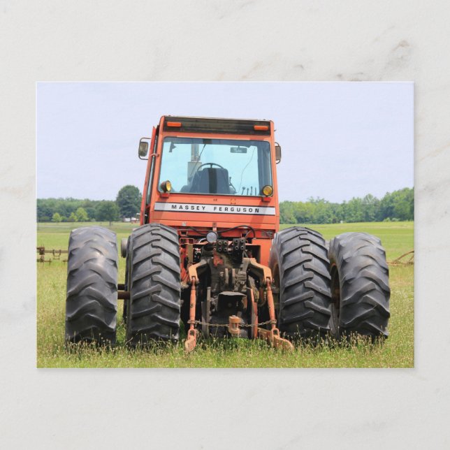 Gammal Massey Cab-modelltraktor i Fält Vykort (Framsida)